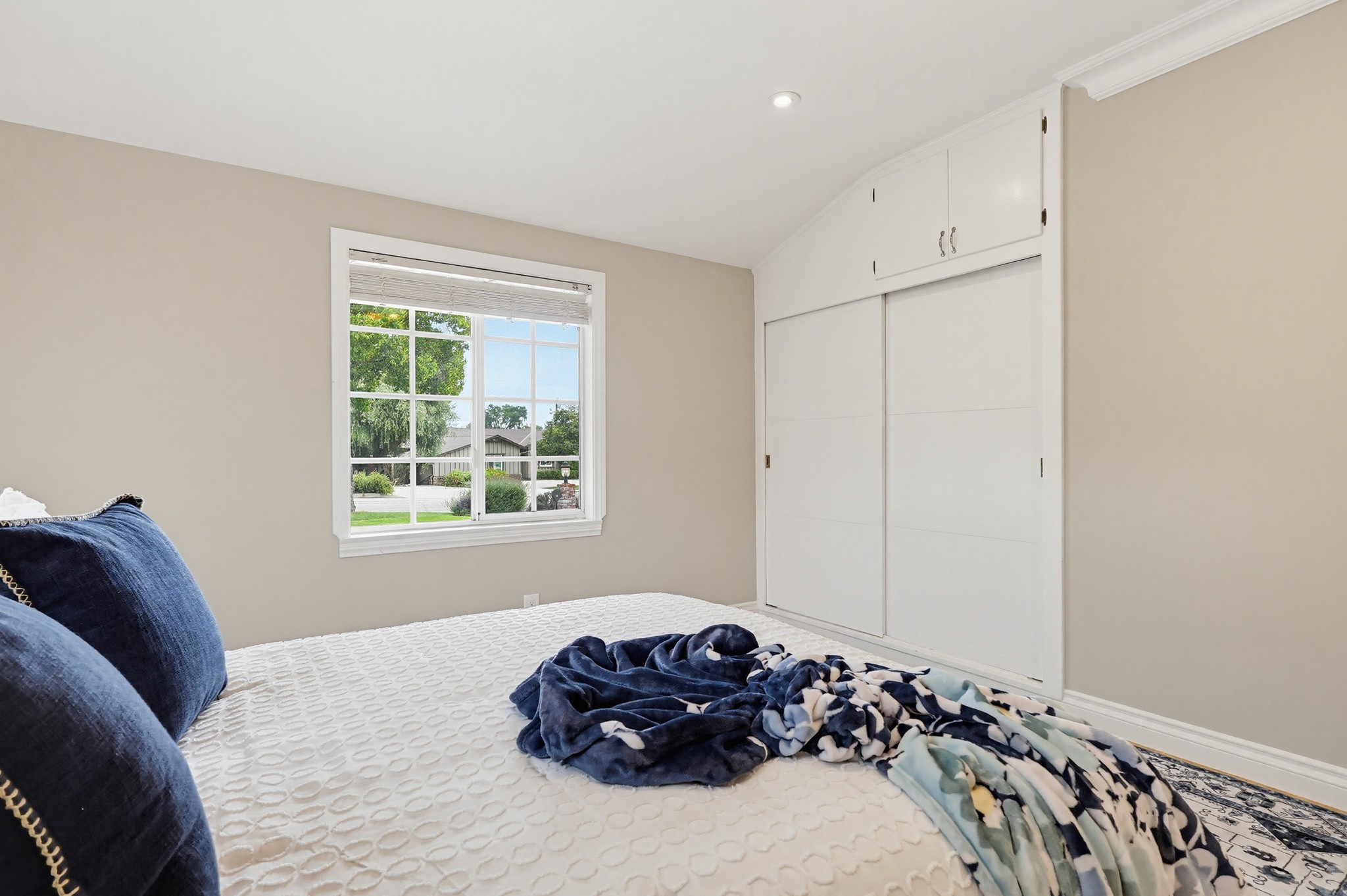 Virtual tour photo 74 of 110 for 1115 W Briarcroft Rd