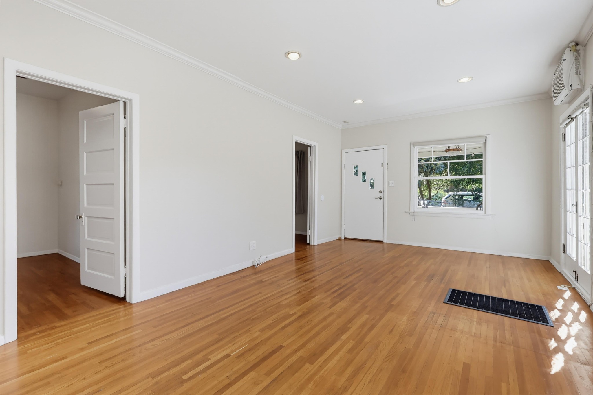 Virtual tour photo 16 of 76 for 1121 Benton Wy
