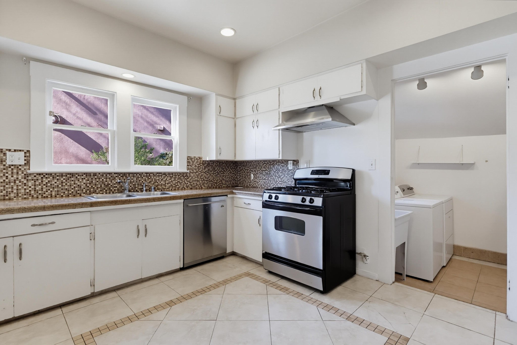 Virtual tour photo 22 of 76 for 1121 Benton Wy