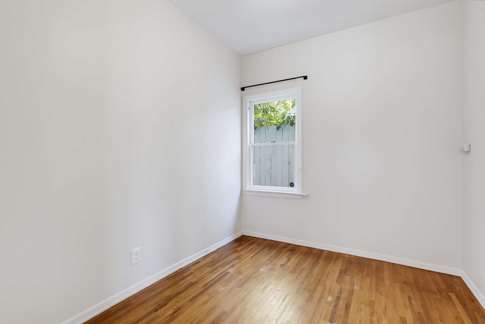Virtual tour photo 32 of 76 for 1121 Benton Wy
