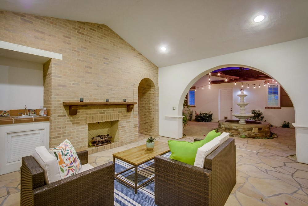 Virtual tour photo 5 of 100 for 11232 Deprise Cove