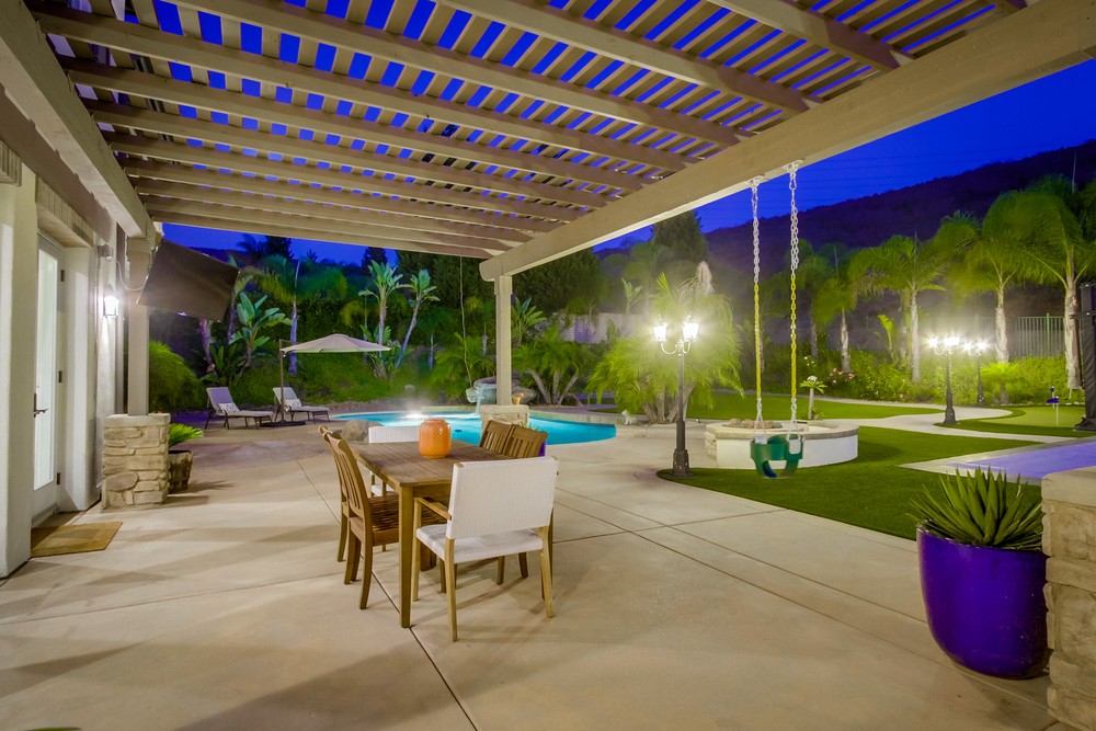 Virtual tour photo 9 of 100 for 11232 Deprise Cove