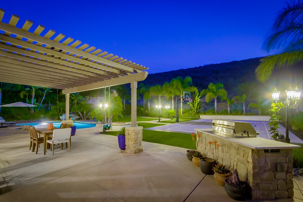 Virtual tour photo 10 of 100 for 11232 Deprise Cove