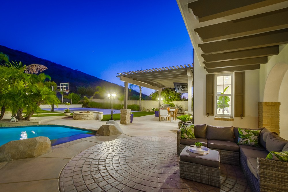 Virtual tour photo 11 of 100 for 11232 Deprise Cove