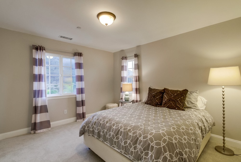 Virtual tour photo 36 of 100 for 11232 Deprise Cove