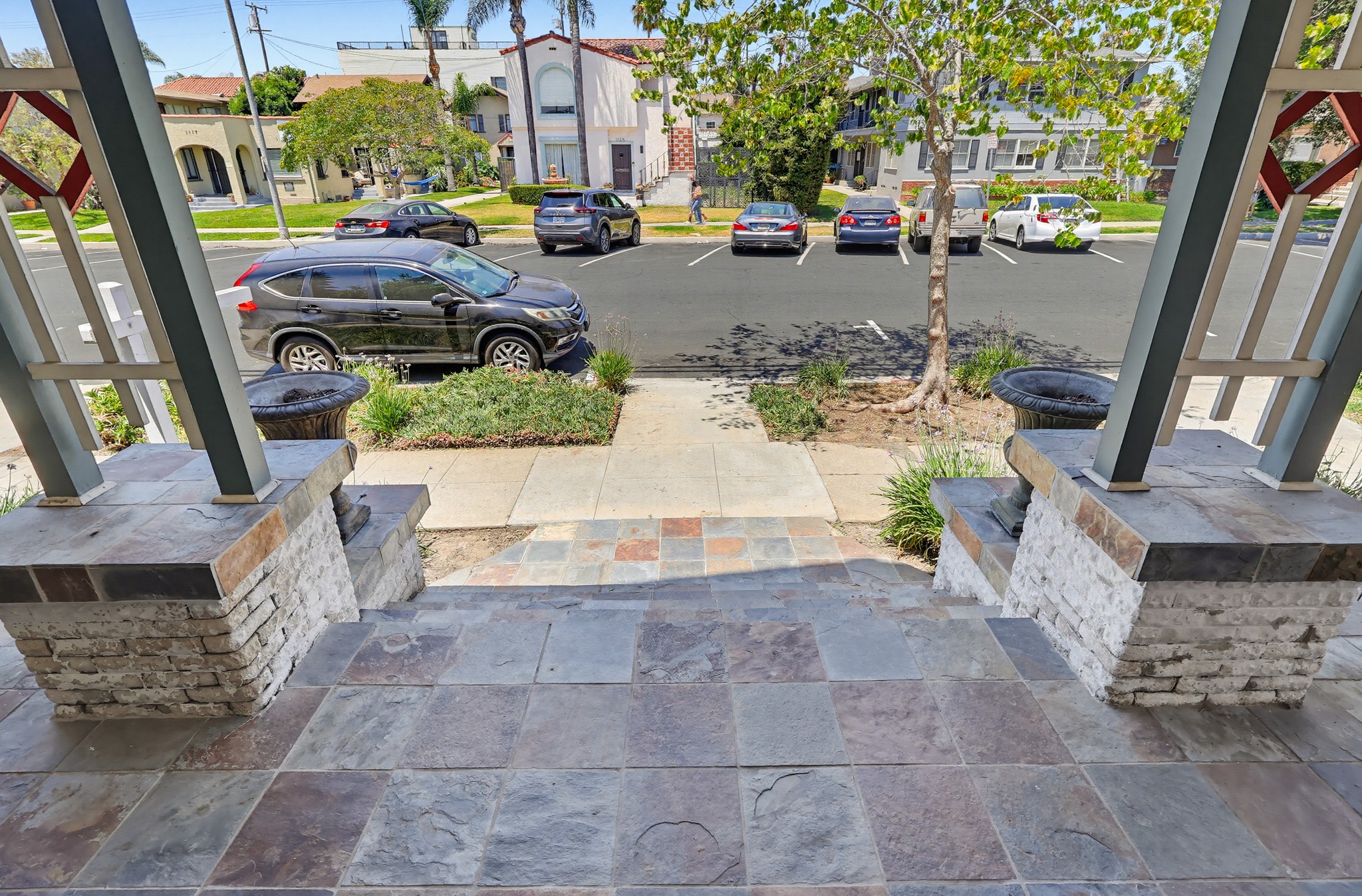 Virtual tour photo 8 of 52 for 1130 E Appleton St