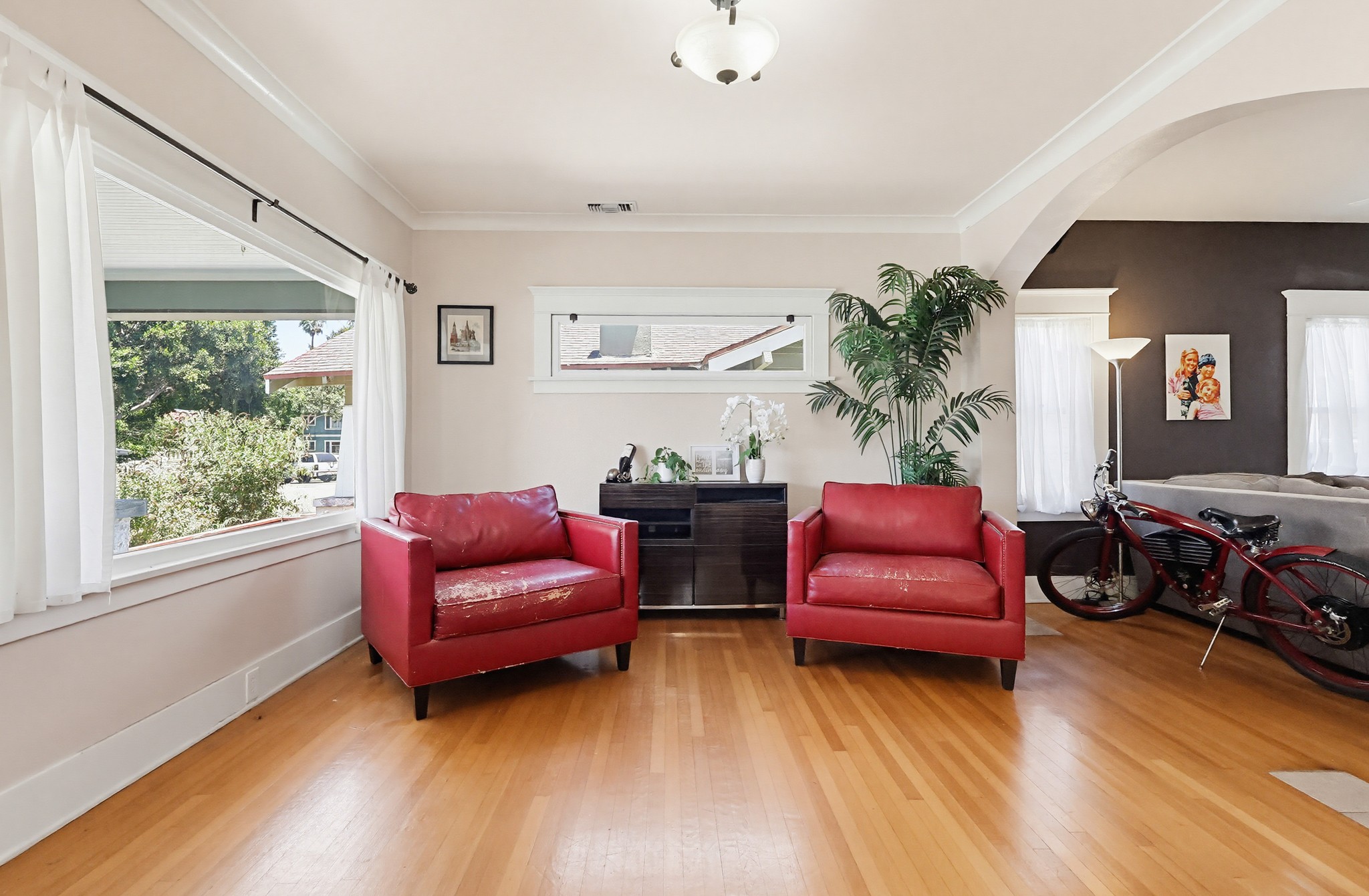 Virtual tour photo 10 of 52 for 1130 E Appleton St