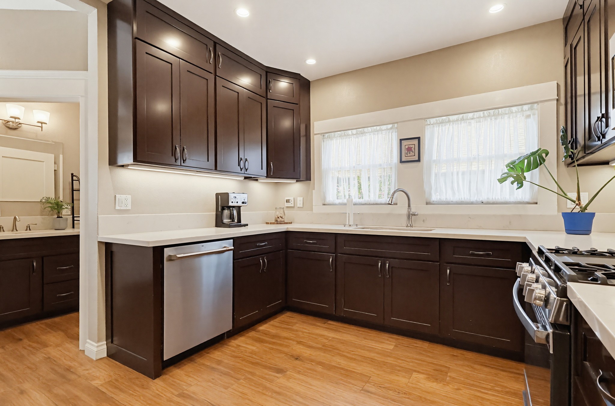 Virtual tour photo 24 of 52 for 1130 E Appleton St
