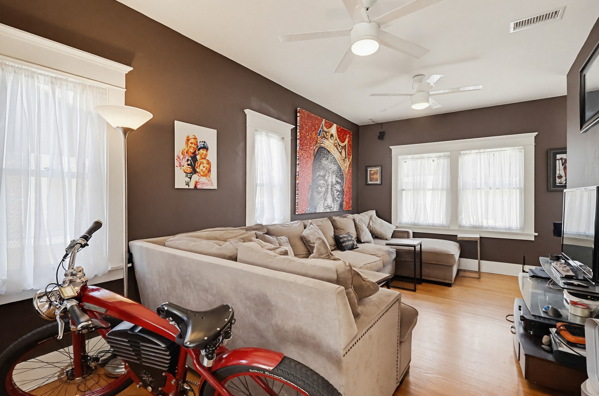 Virtual tour photo 19 of 52 for 1130 E Appleton St