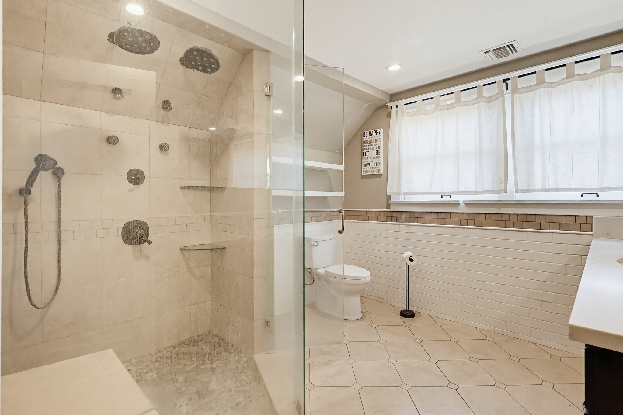 Virtual tour photo 39 of 52 for 1130 E Appleton St
