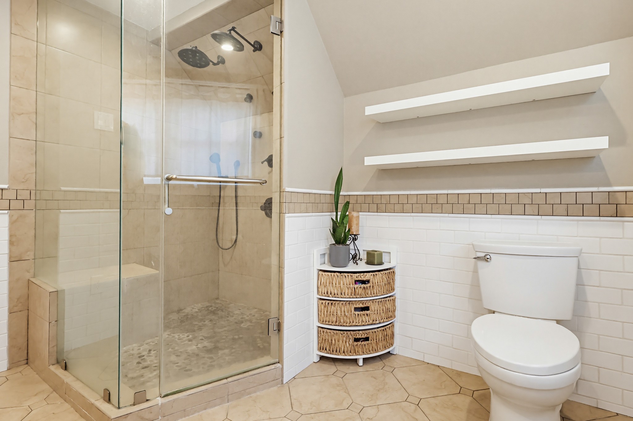 Virtual tour photo 40 of 52 for 1130 E Appleton St