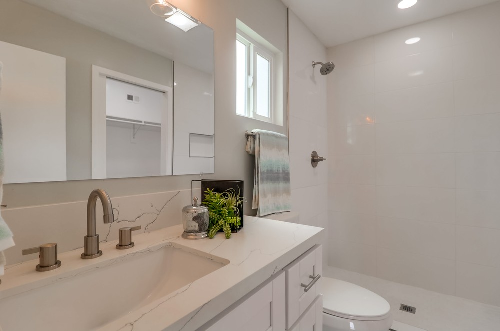 Virtual tour photo 27 of 51 for 1131 Bollenbacher St