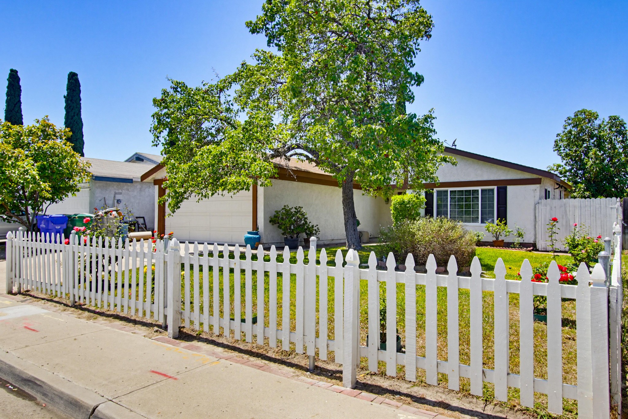 Virtual tour photo 3 of 37 for 11344 Kelowna Rd