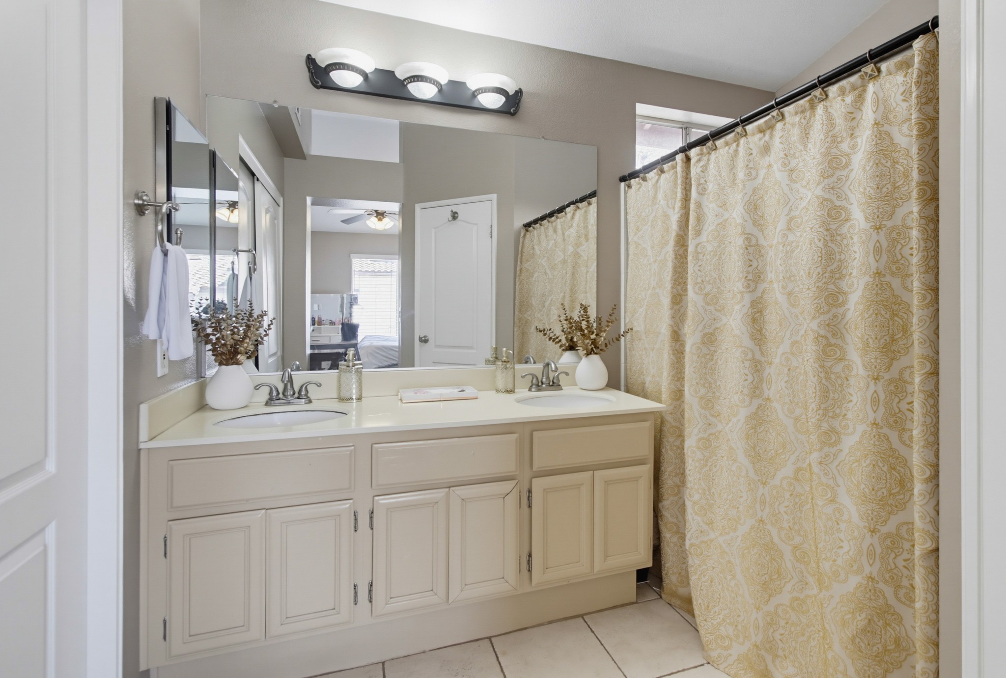 Virtual tour photo 24 of 32 for 11372 Via Rancho San Diego Unit A