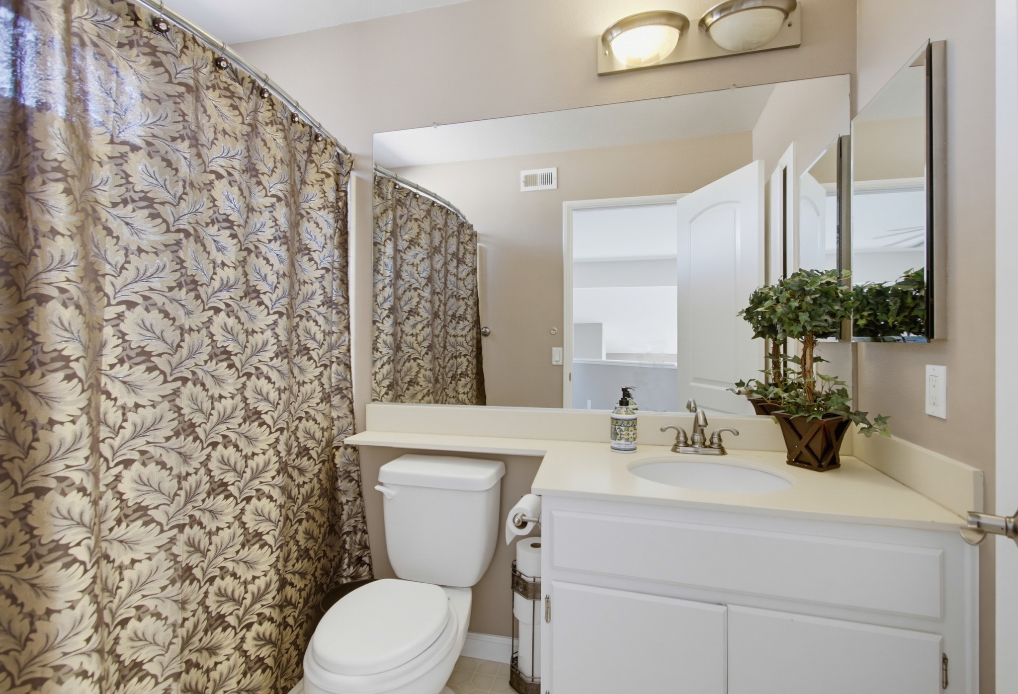 Virtual tour photo 27 of 32 for 11372 Via Rancho San Diego Unit A
