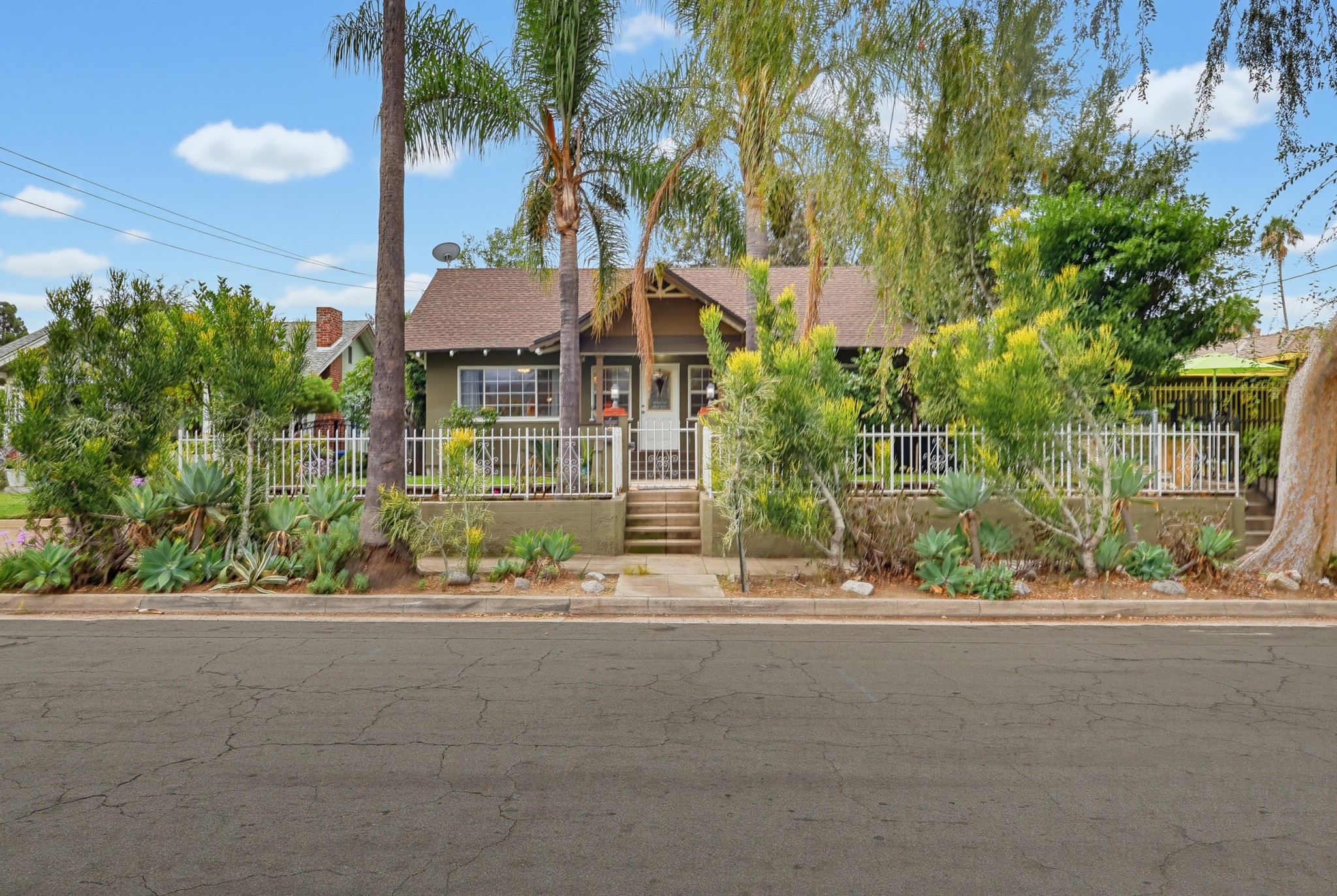 Virtual tour photo 1 of 84 for 114 W Montana St