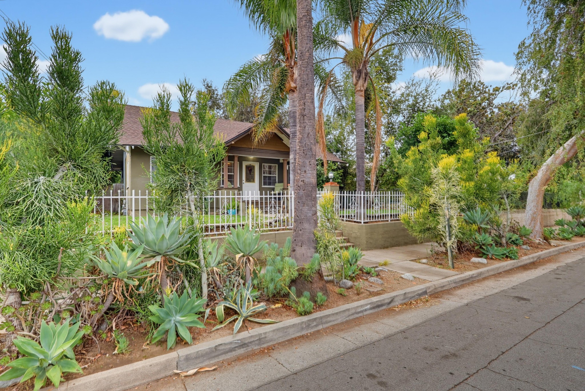 Virtual tour photo 4 of 84 for 114 W Montana St