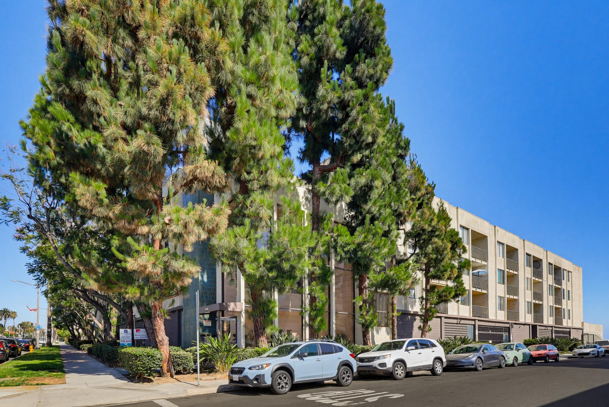 Virtual tour photo 1 of 65 for 1140 E Ocean Blvd UNIT 220
