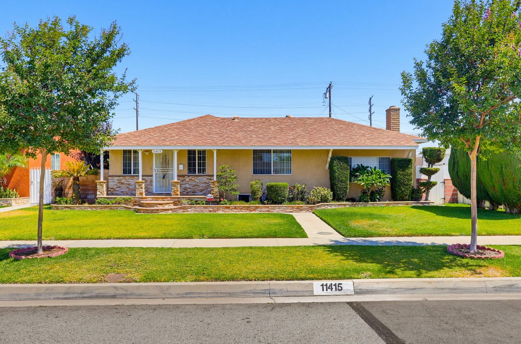 Virtual tour photo 1 of 76 for 11415 Liggett St