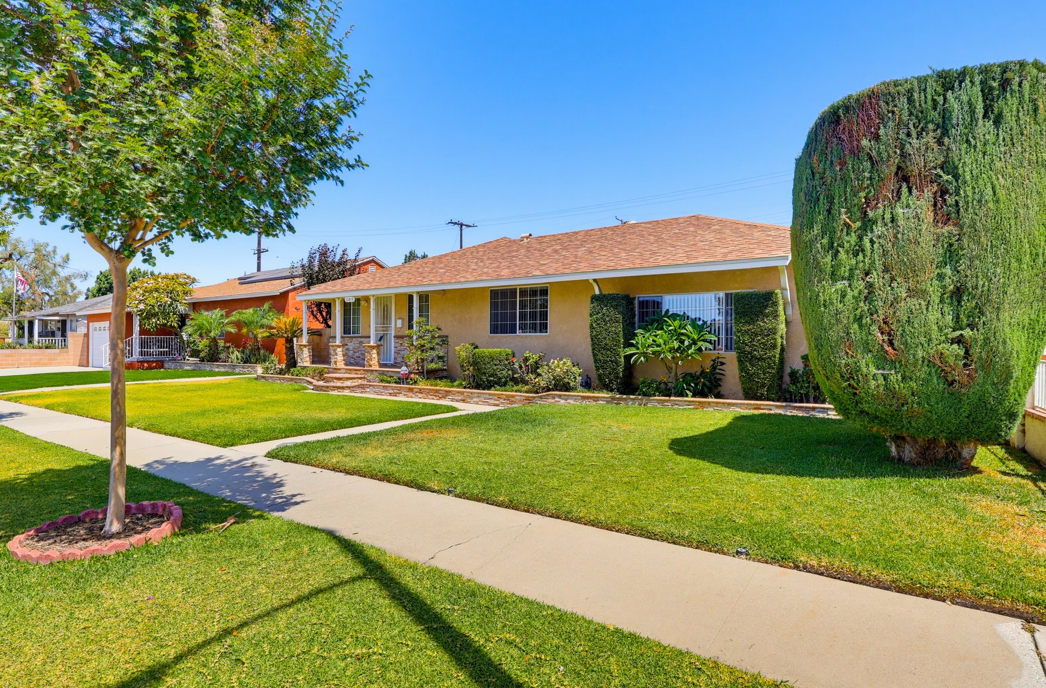 Virtual tour photo 3 of 76 for 11415 Liggett St