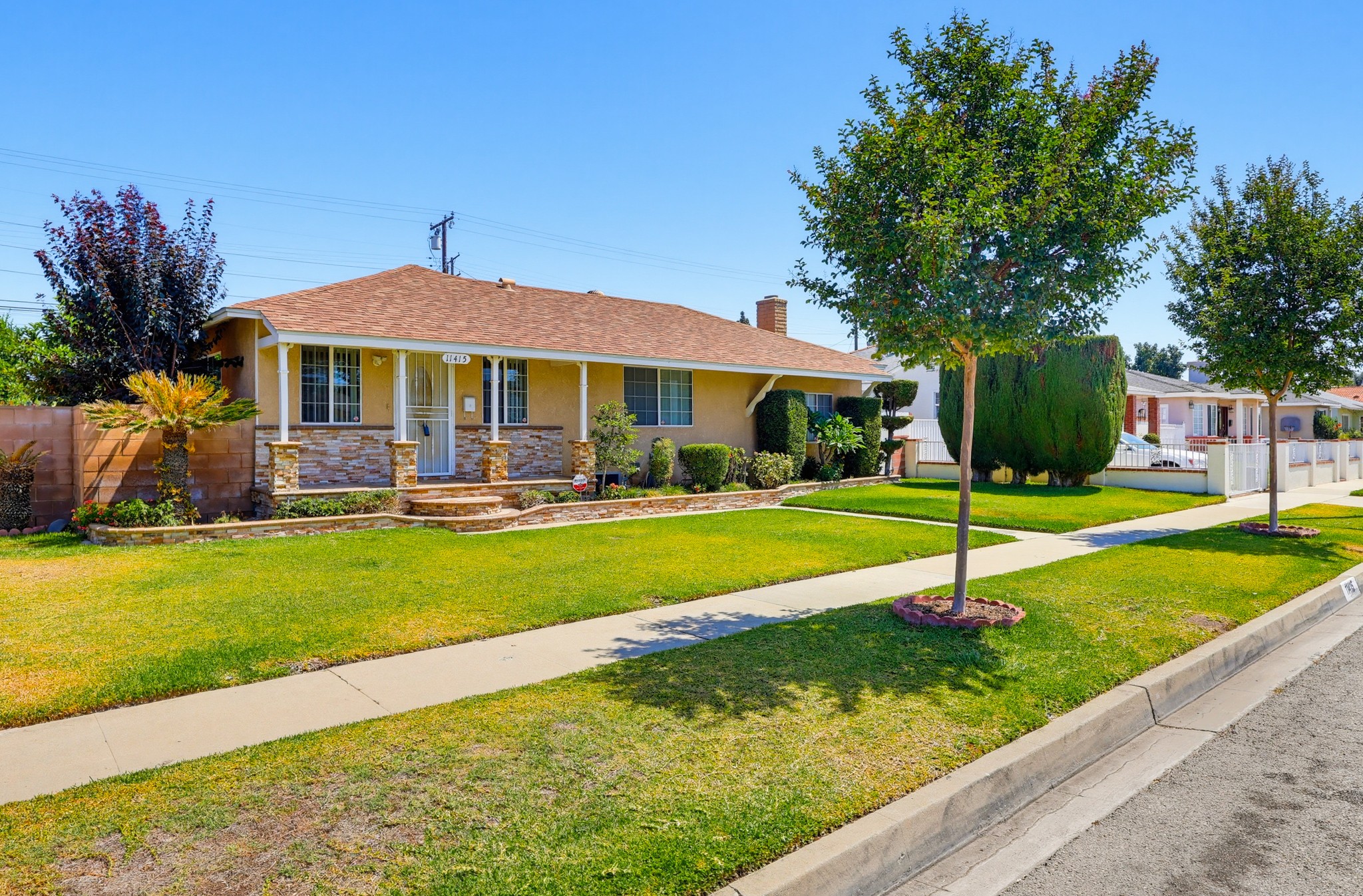 Virtual tour photo 4 of 76 for 11415 Liggett St