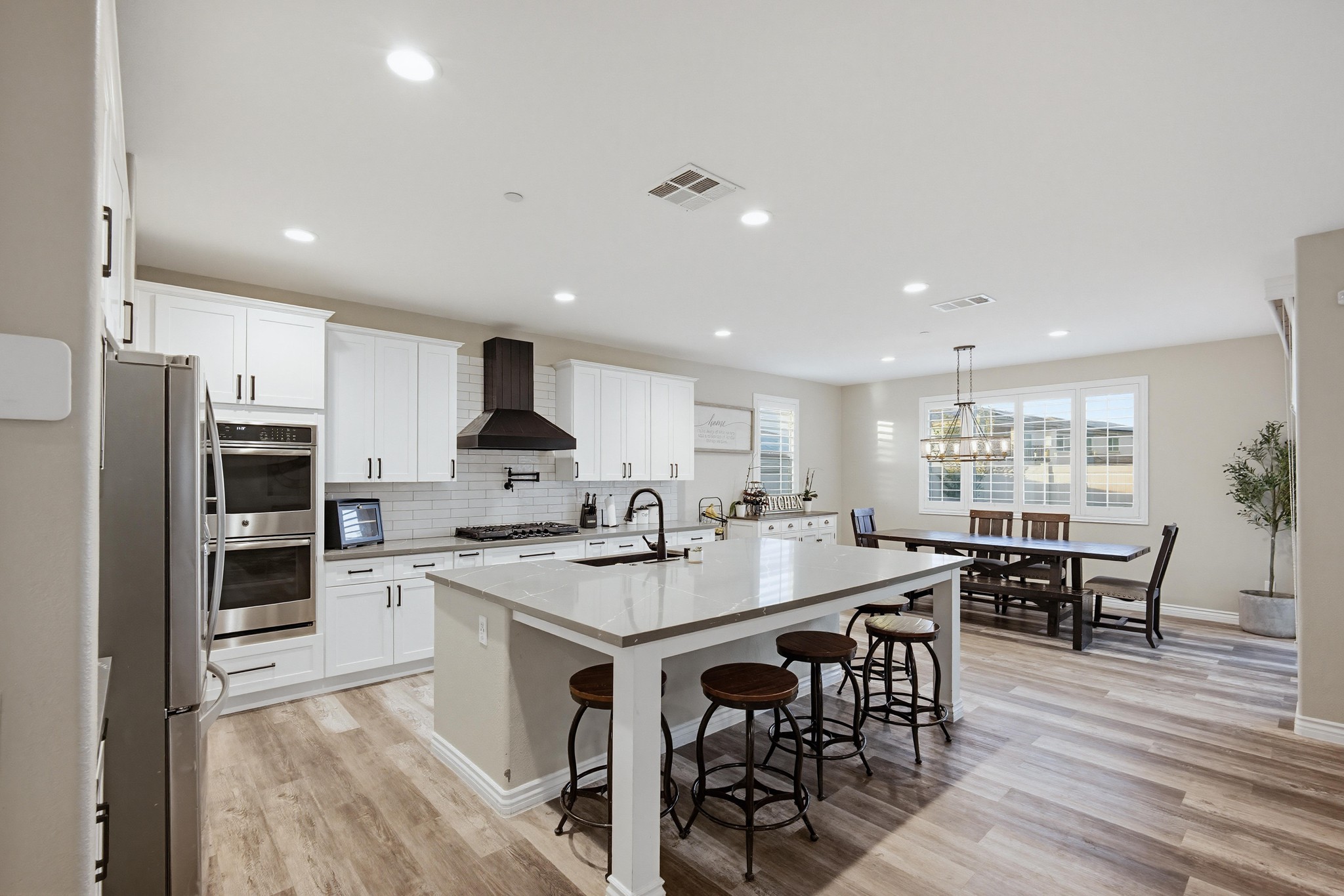 Virtual tour photo 15 of 82 for 11430 Lyle Ln