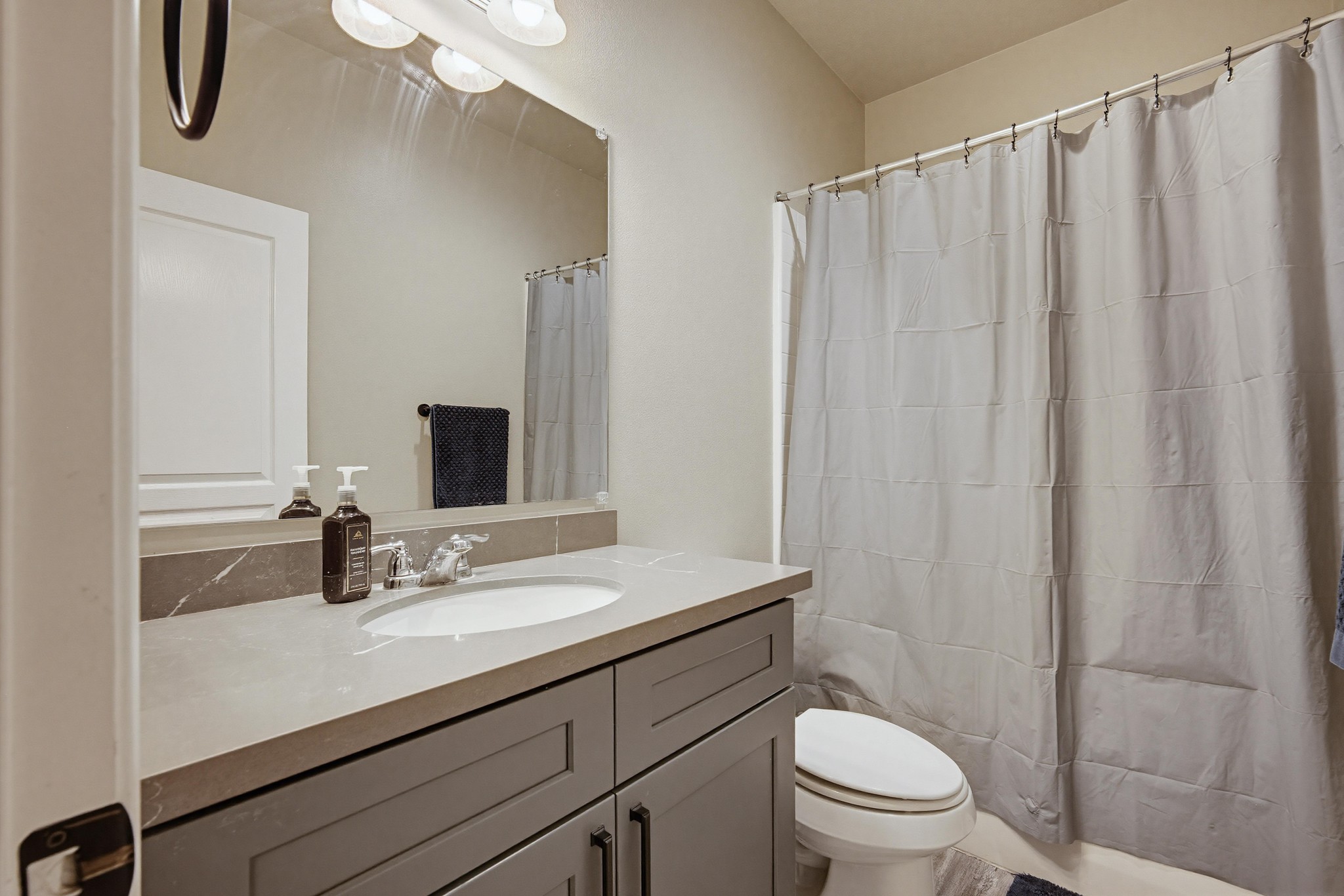 Virtual tour photo 33 of 82 for 11430 Lyle Ln