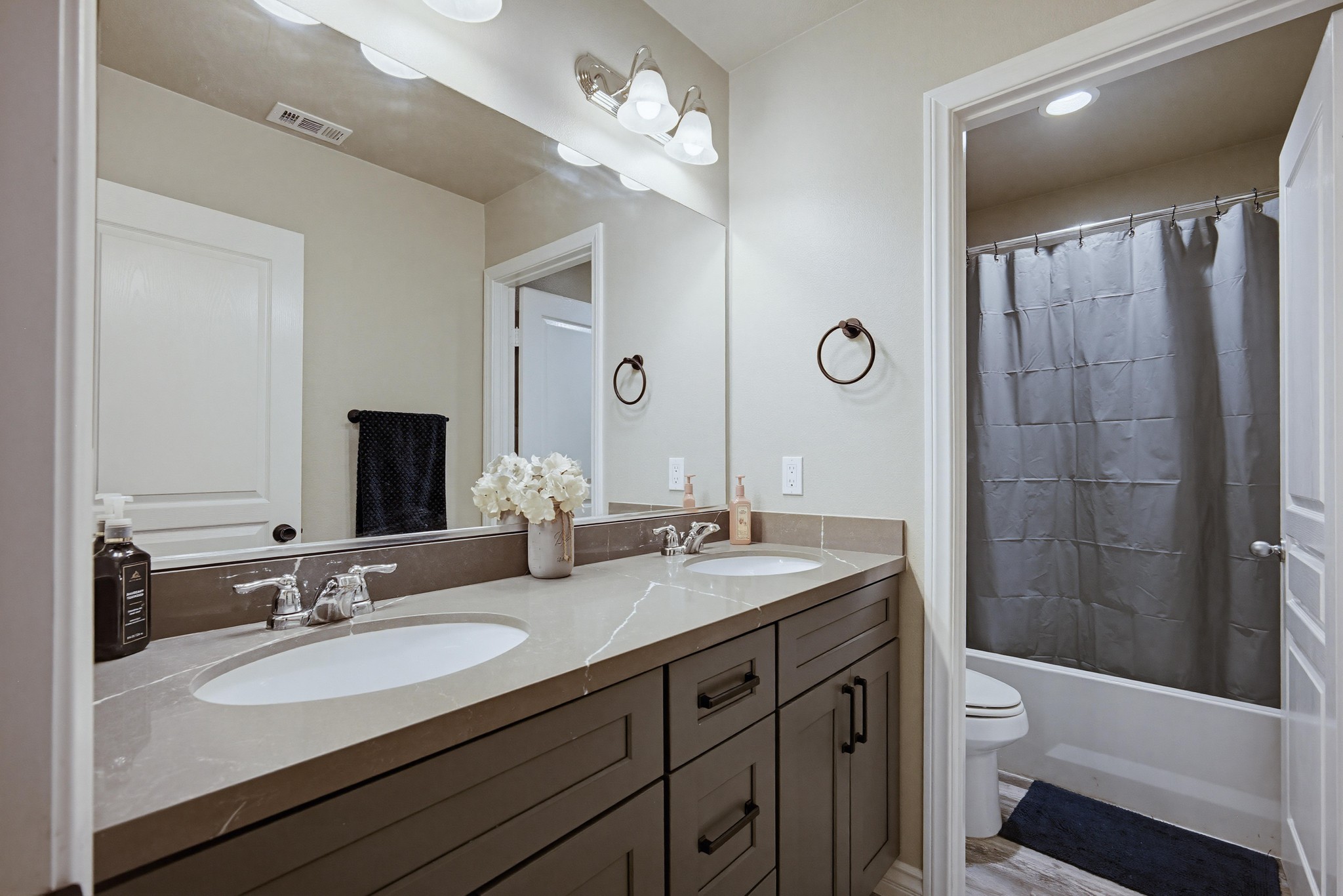 Virtual tour photo 42 of 82 for 11430 Lyle Ln