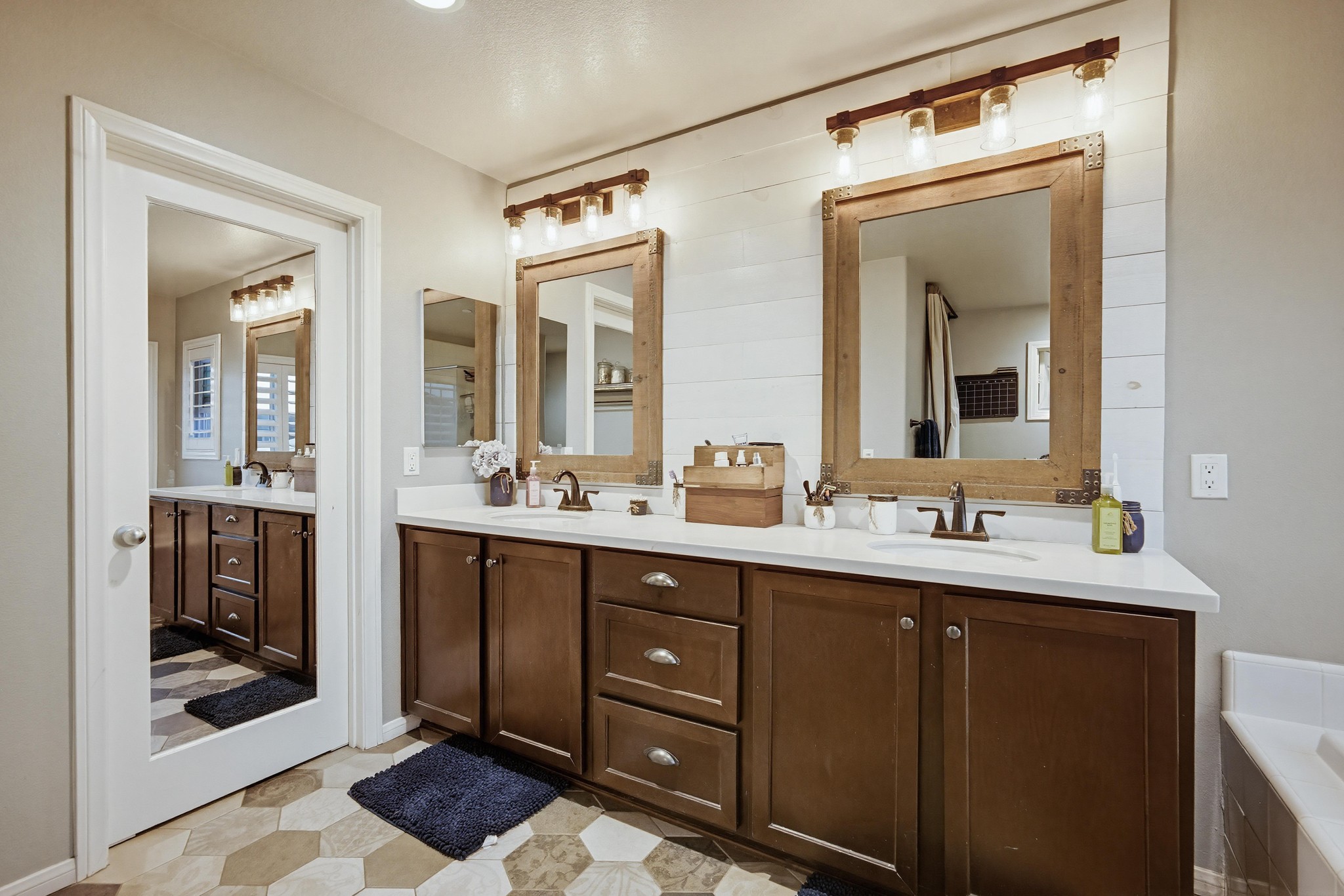 Virtual tour photo 52 of 82 for 11430 Lyle Ln