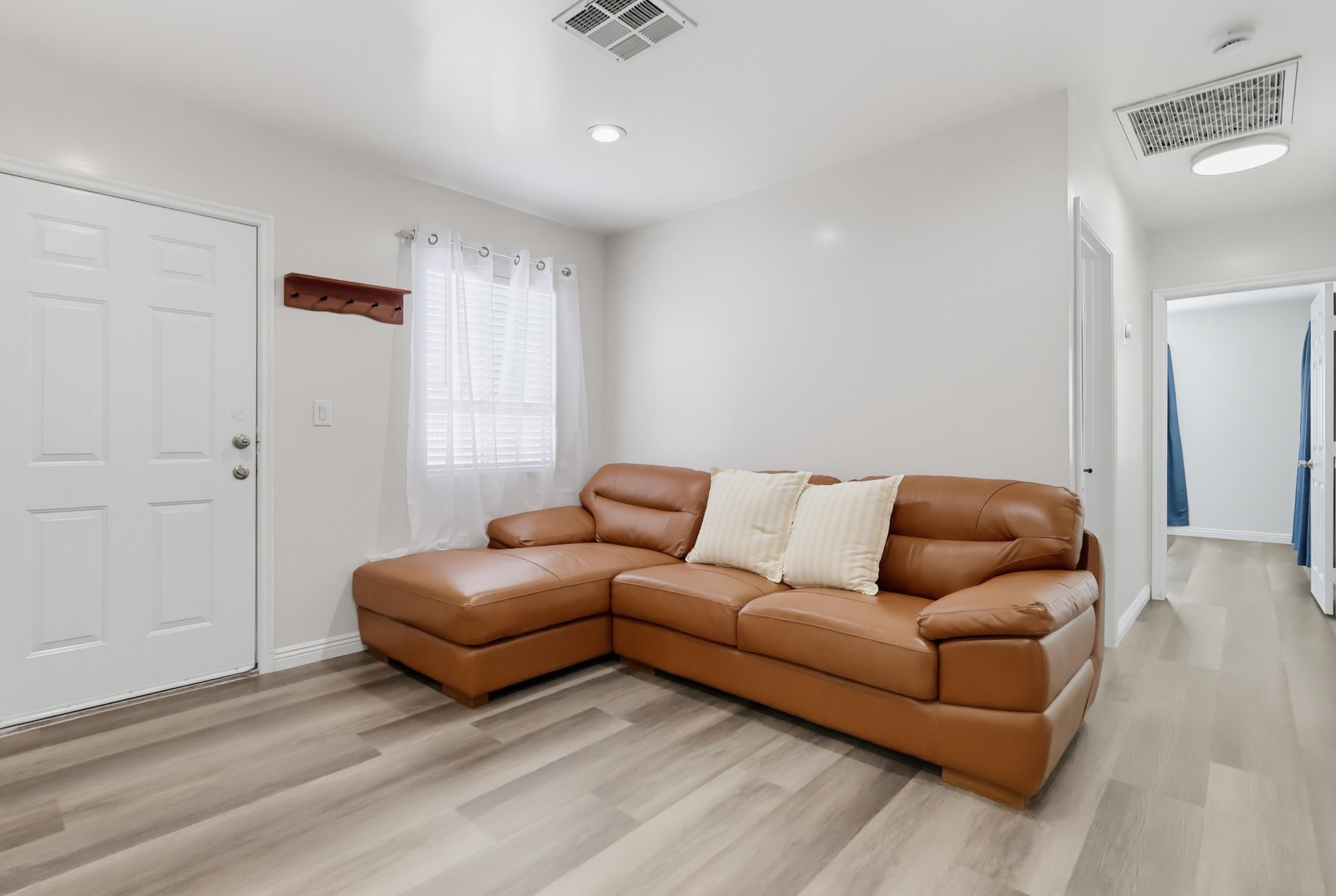 Virtual tour photo 8 of 79 for 11456 Mclaren St