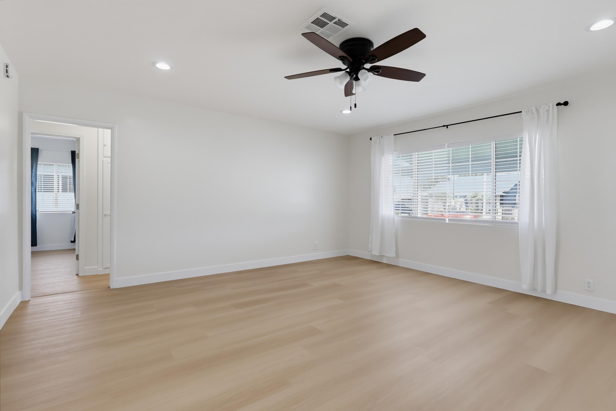 Virtual tour photo 13 of 79 for 11456 Mclaren St