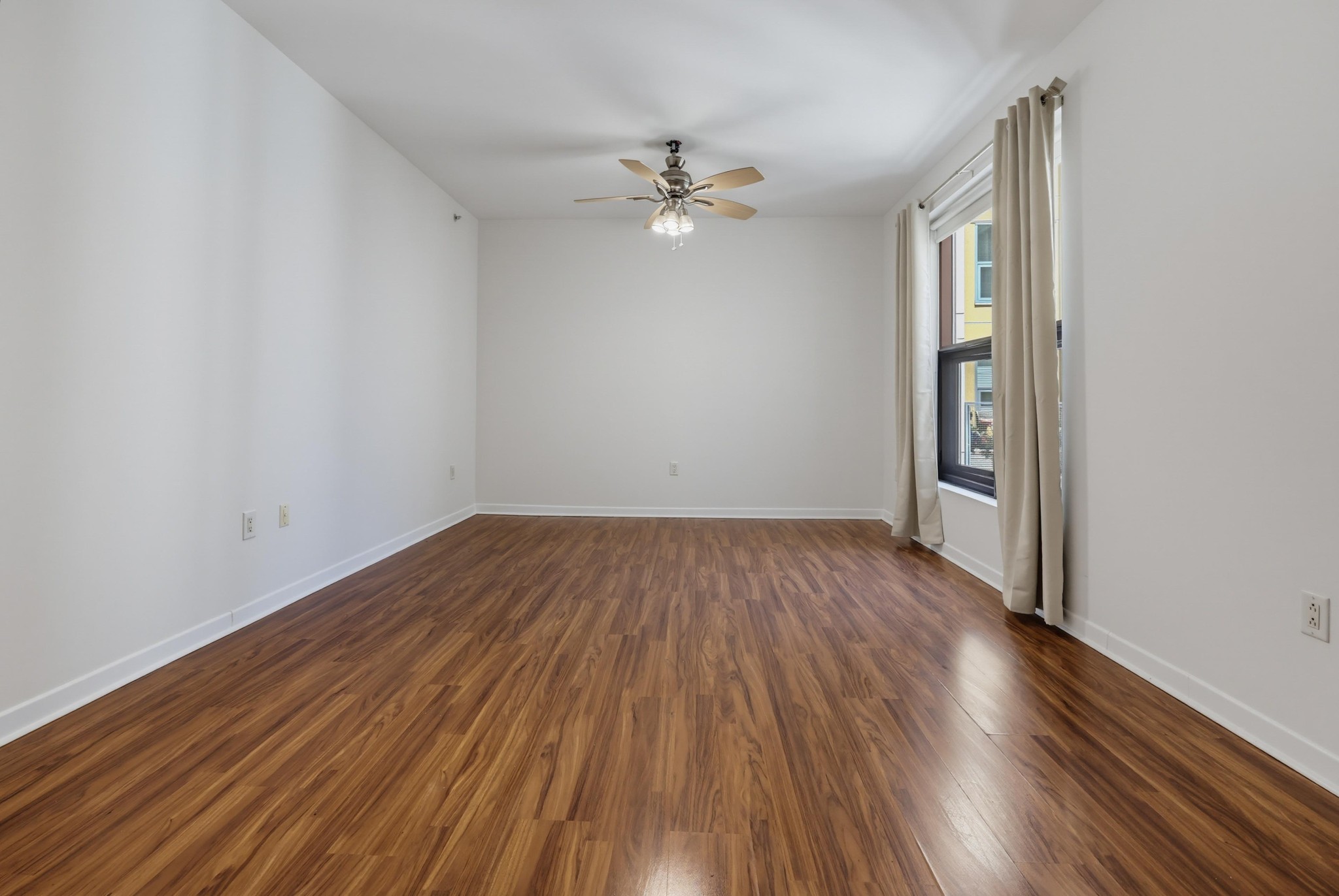 Virtual tour photo 17 of 35 for 1150 J St Unit 513