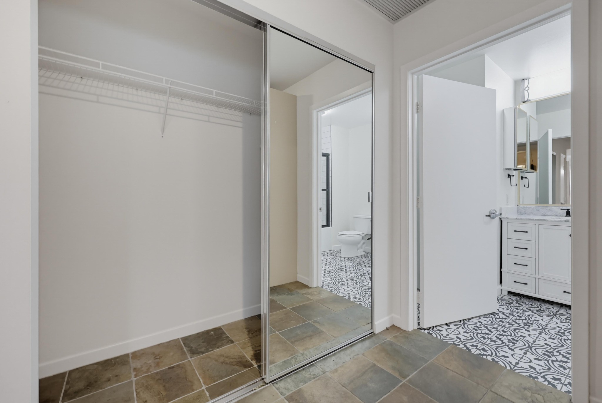 Virtual tour photo 27 of 35 for 1150 J St Unit 513