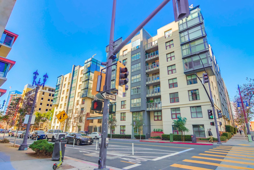 Virtual tour photo 3 of 50 for 1150 J St UNIT 821