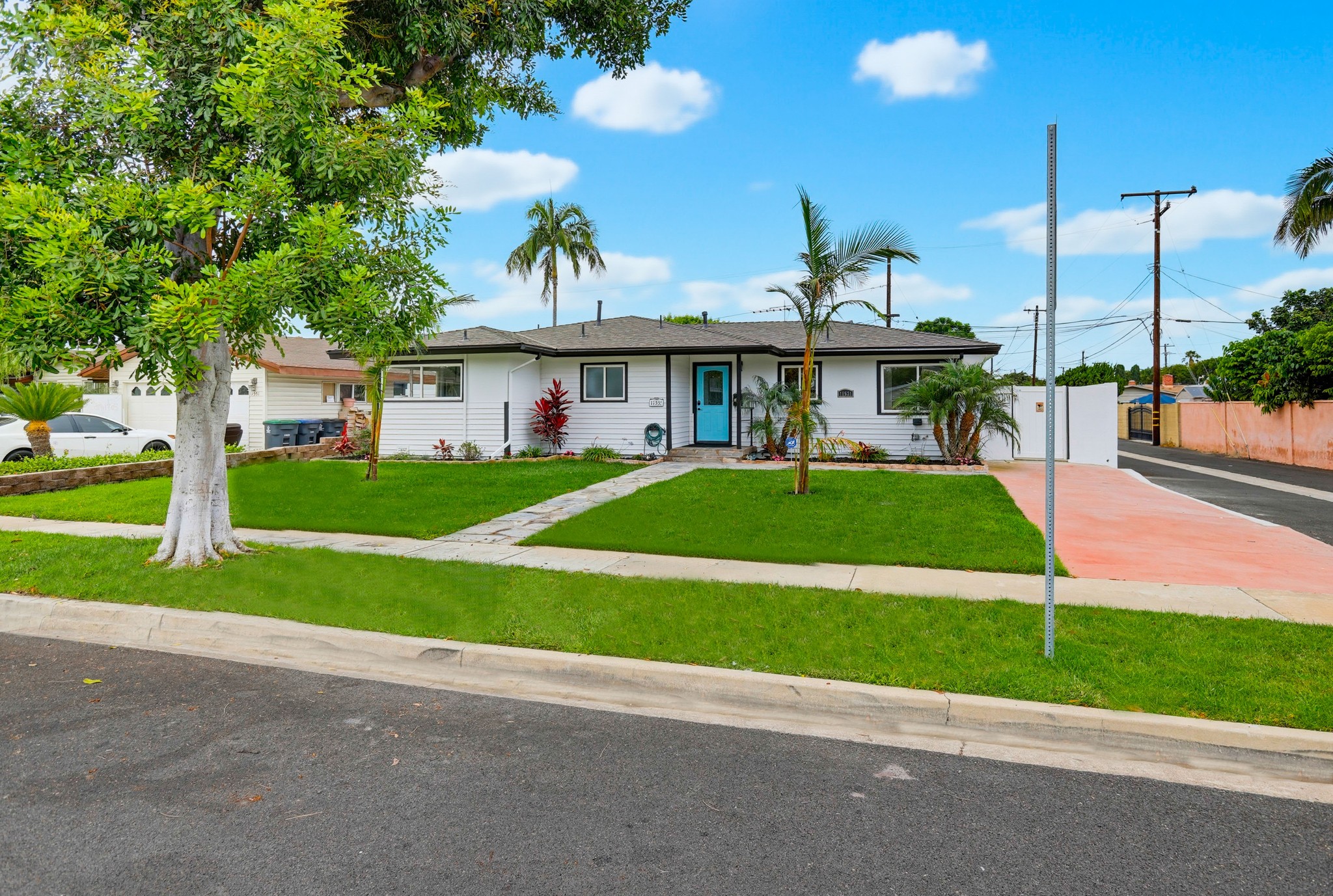 Virtual tour photo 1 of 69 for 11531 Desmond St