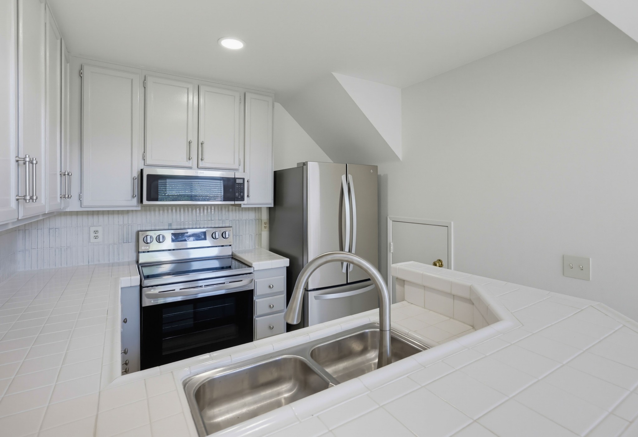 Virtual tour photo 14 of 49 for 11586 Fury Ln Unit 132