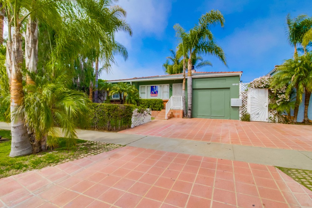 Virtual tour photo 1 of 37 for 1160 Felspar St