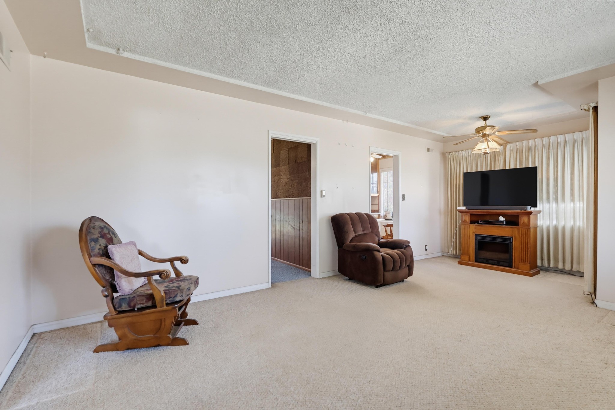 Virtual tour photo 7 of 60 for 11604 Everston St