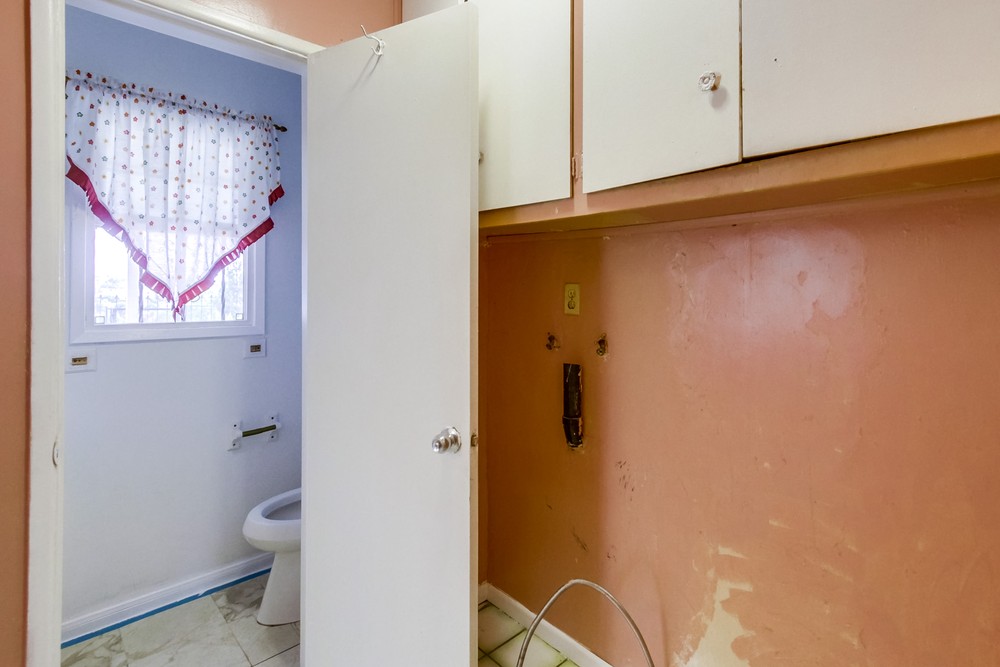 Virtual tour photo 26 of 34 for 1161 Bollenbacher St