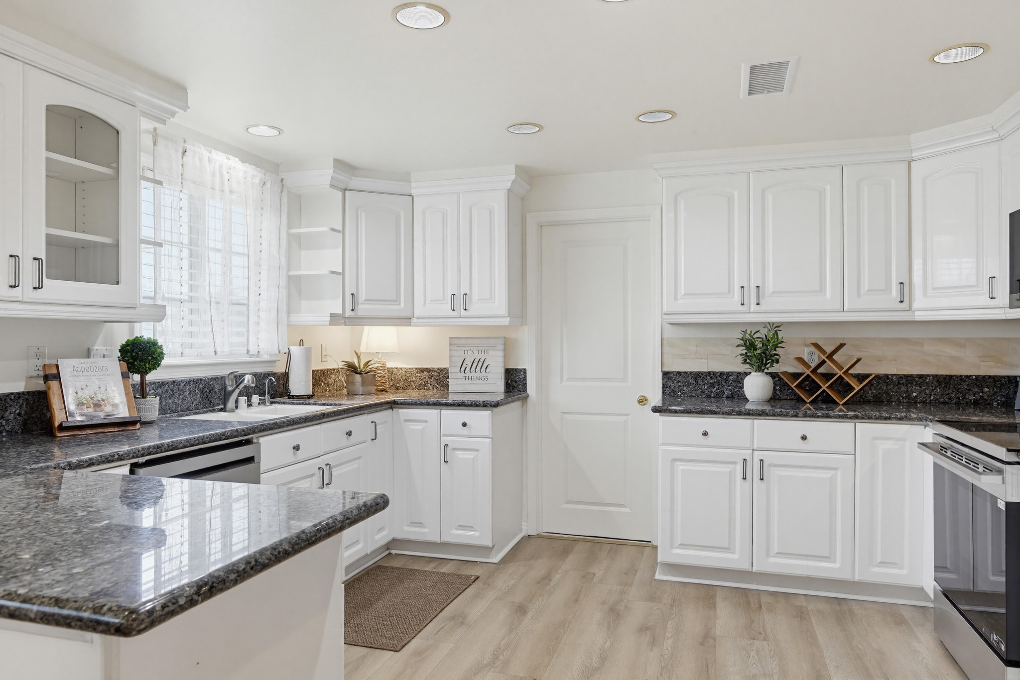 Virtual tour photo 13 of 66 for 1165 N Harding St