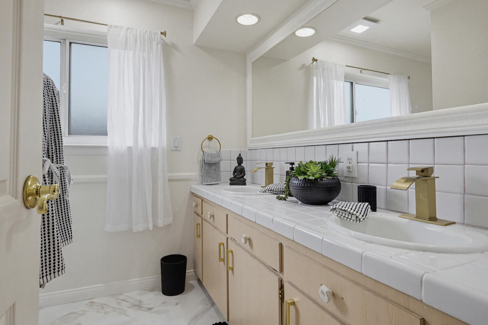 Virtual tour photo 38 of 66 for 1165 N Harding St