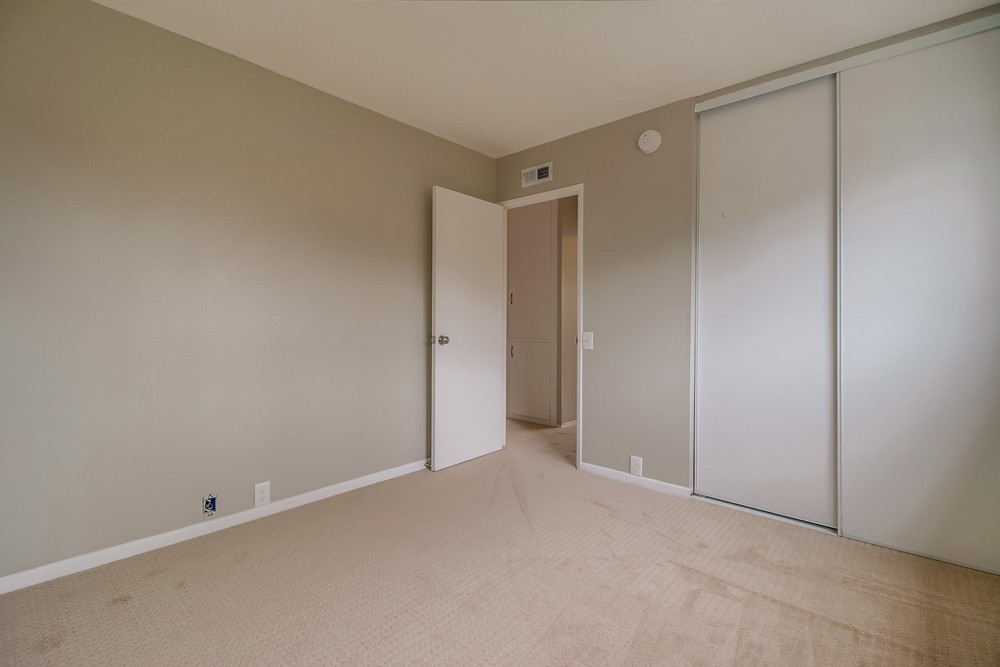 Virtual tour photo 31 of 44 for 1174 Dearborn Dr