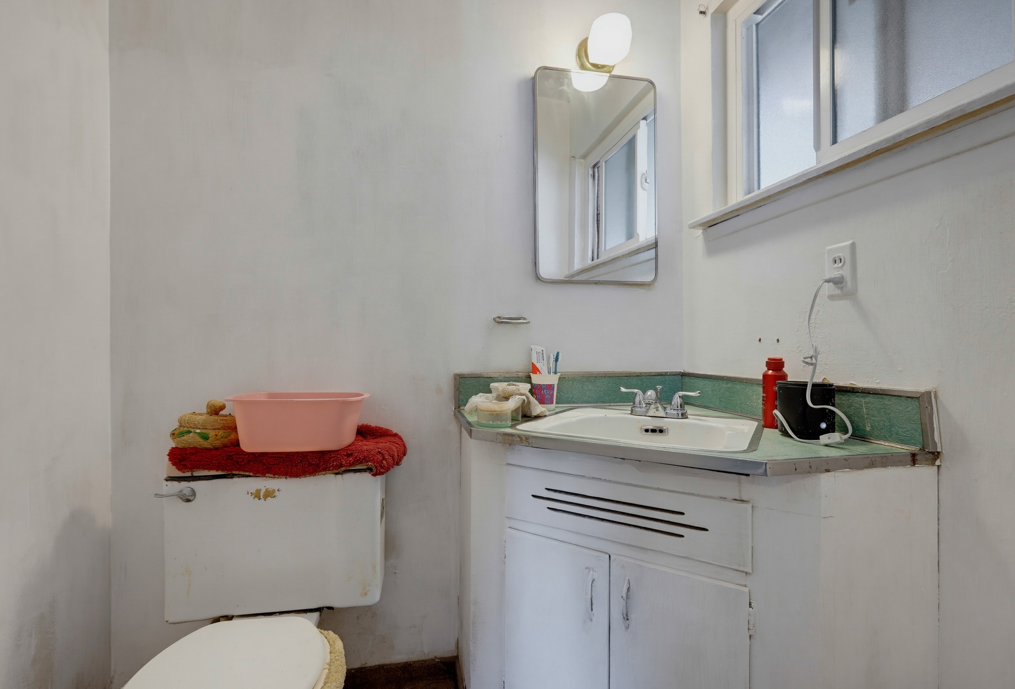 Virtual tour photo 19 of 47 for 1175 Weaver St