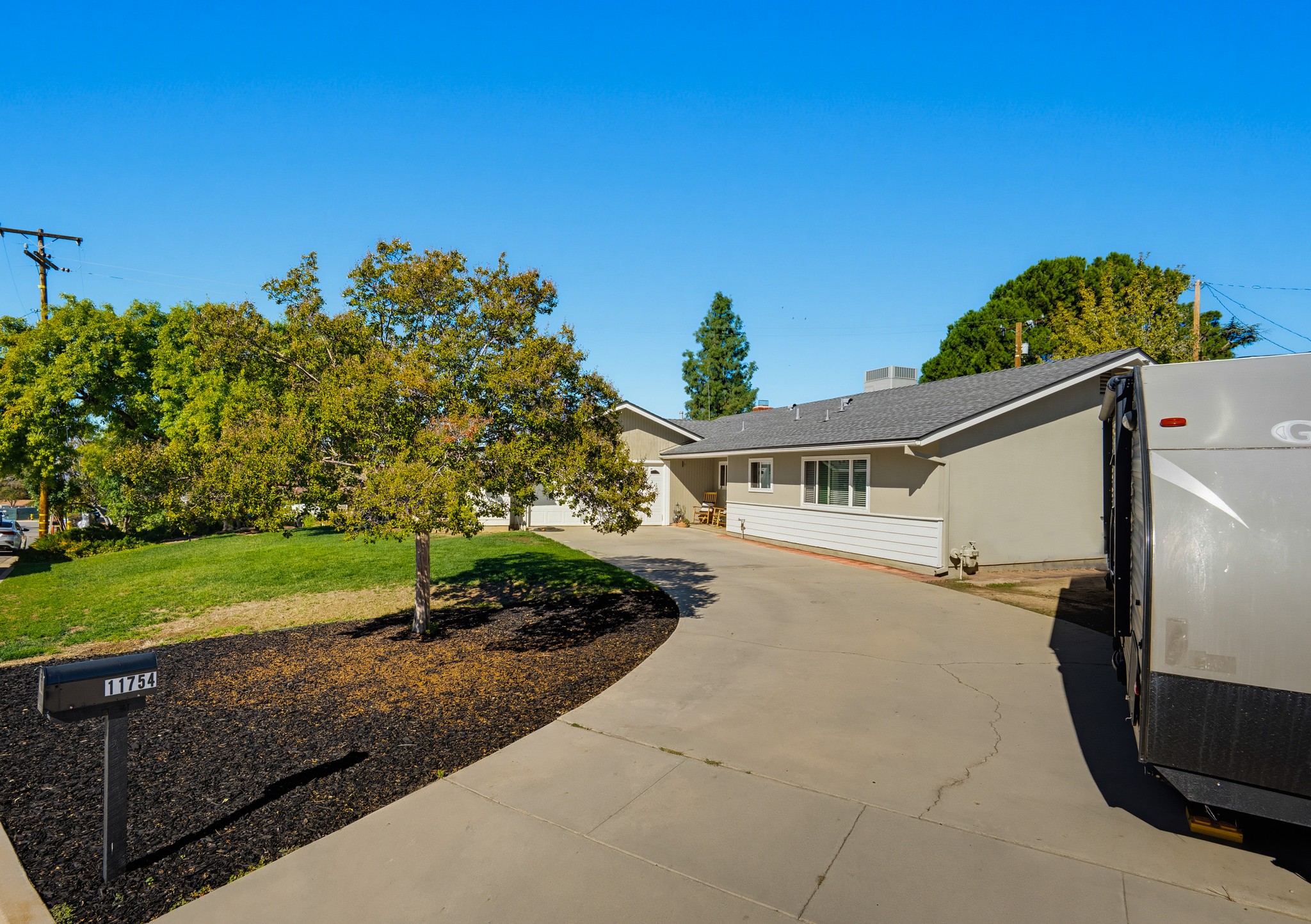 Virtual tour photo 3 of 40 for 11754 Auburn Ave