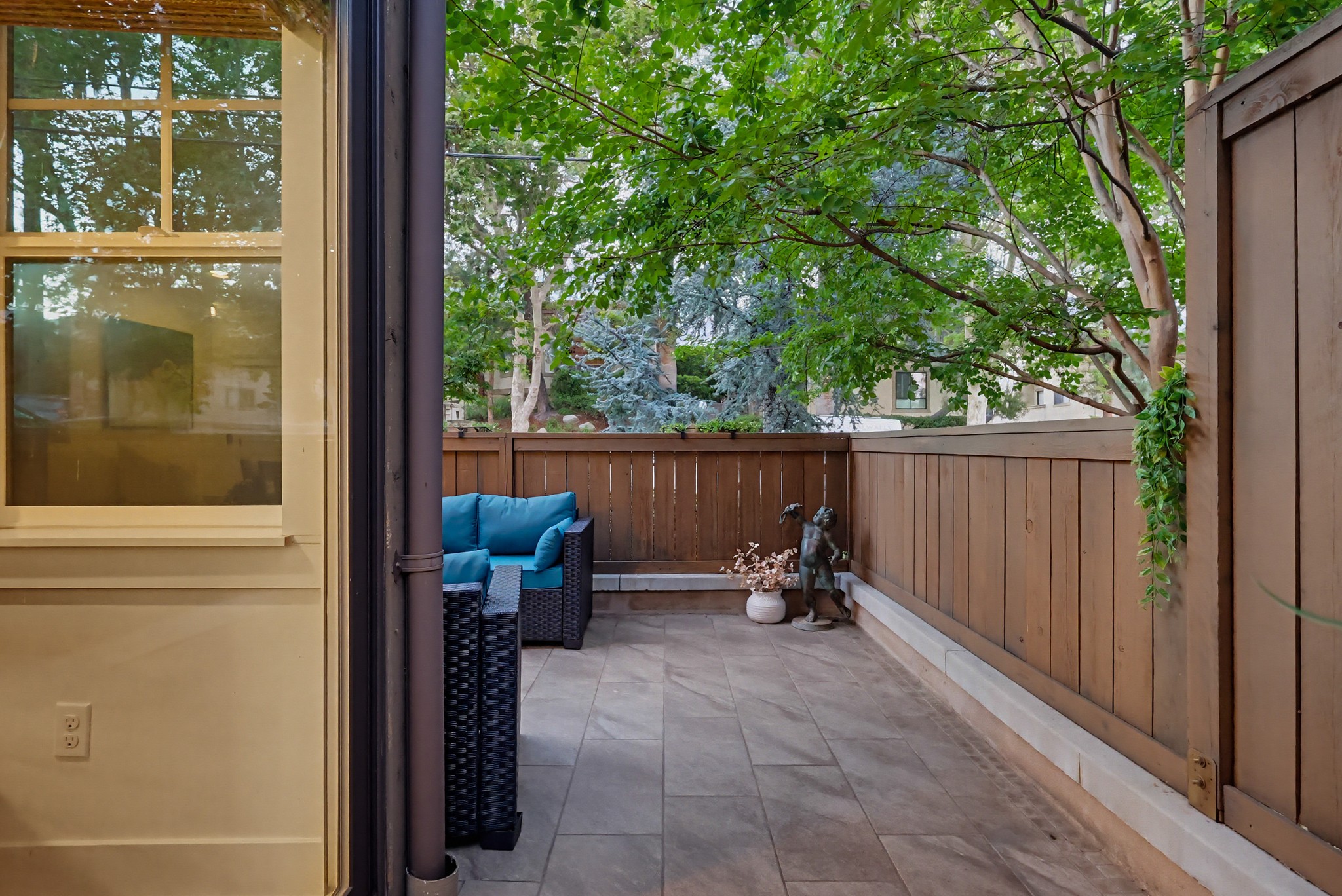 Virtual tour photo 11 of 140 for 118 E Sierra Madre Blvd