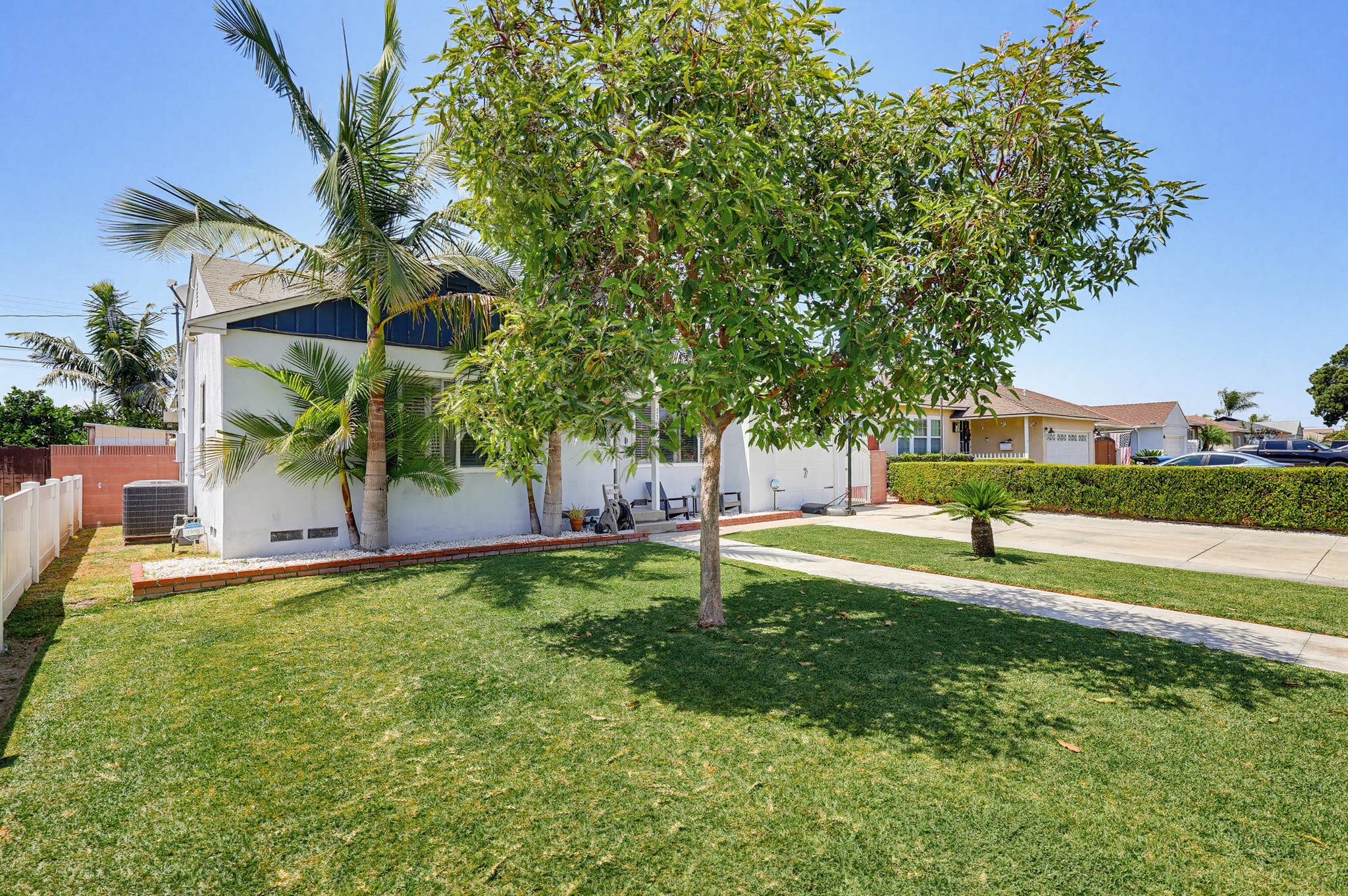 Virtual tour photo 4 of 52 for 11809 Samoline Ave