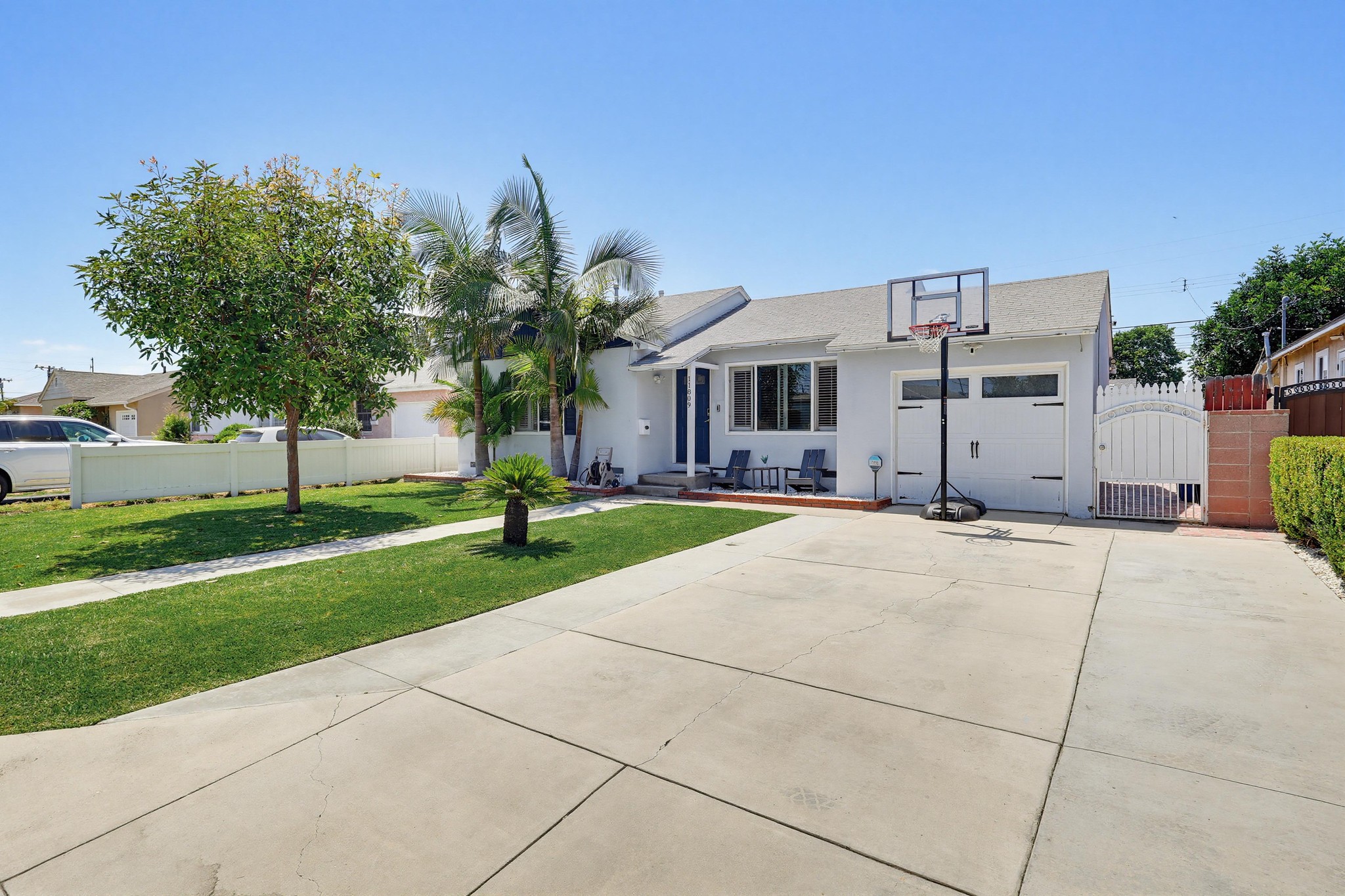 Virtual tour photo 6 of 52 for 11809 Samoline Ave