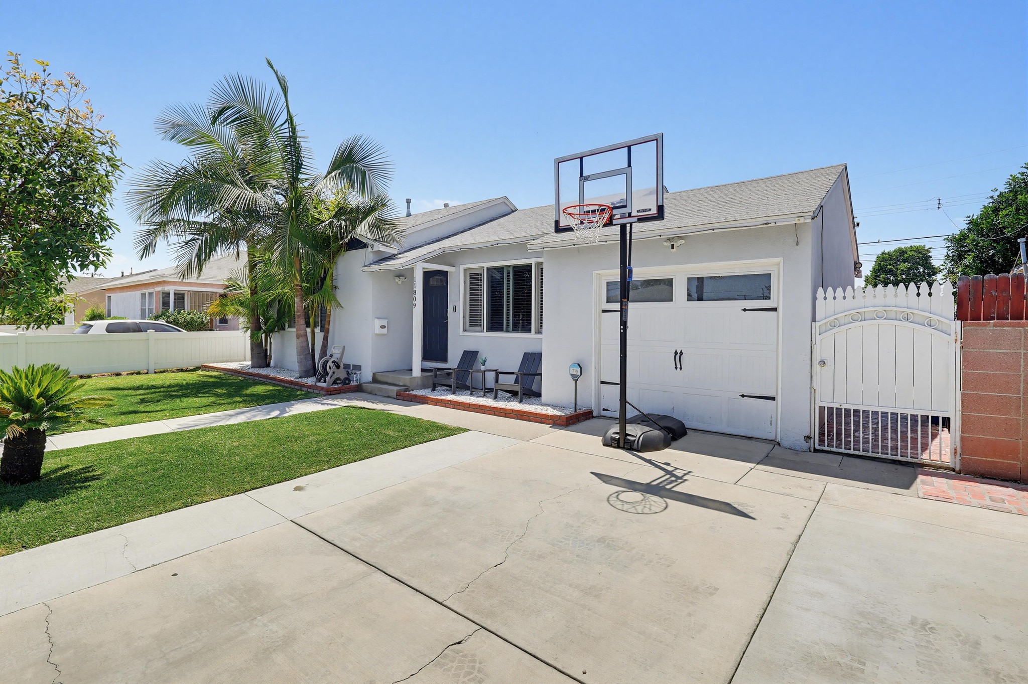 Virtual tour photo 7 of 52 for 11809 Samoline Ave