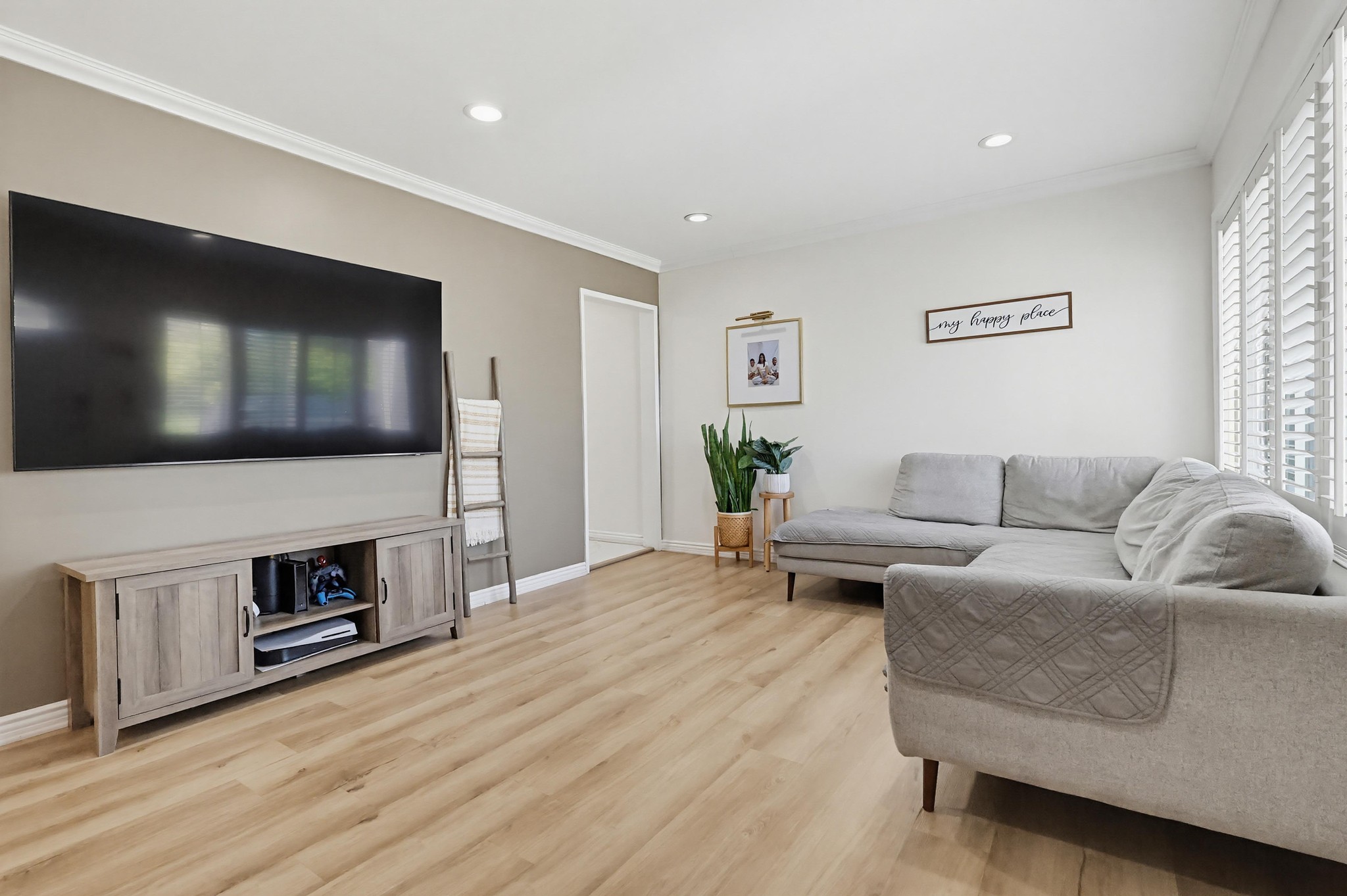 Virtual tour photo 9 of 52 for 11809 Samoline Ave