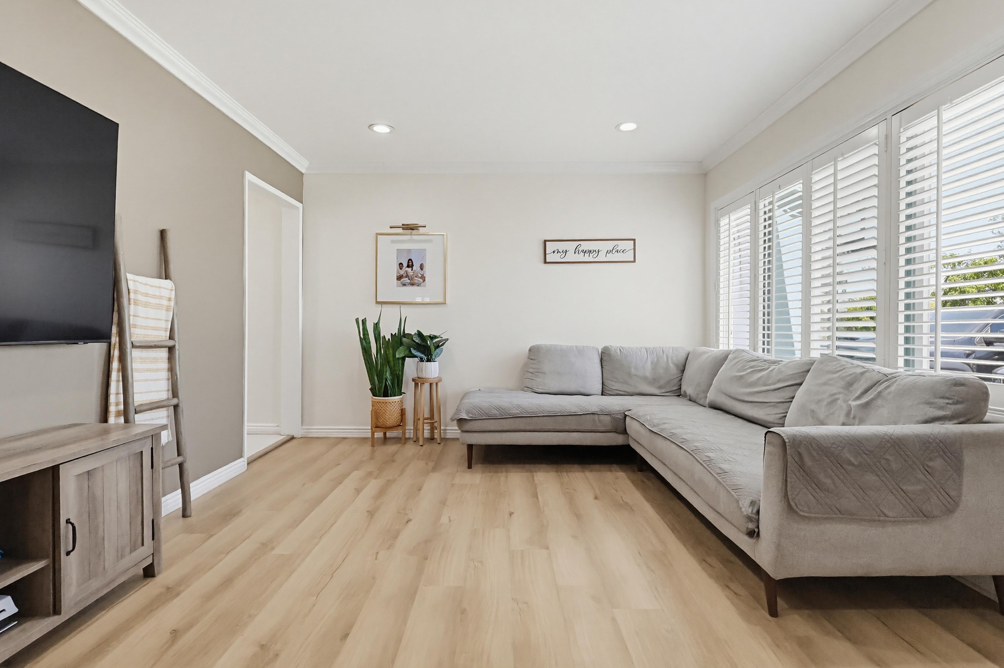 Virtual tour photo 10 of 52 for 11809 Samoline Ave